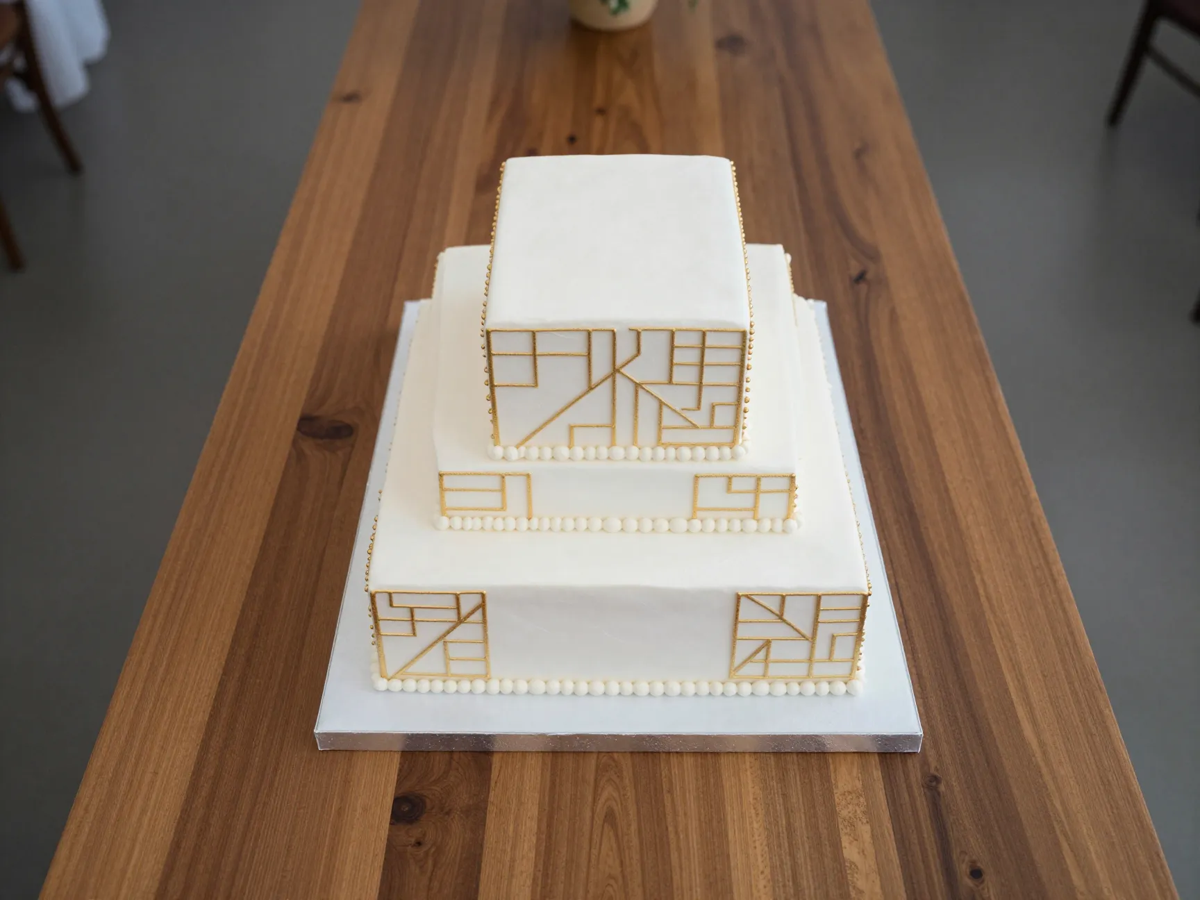 Modern oversized single tier rectangular wedding cake centerpiece