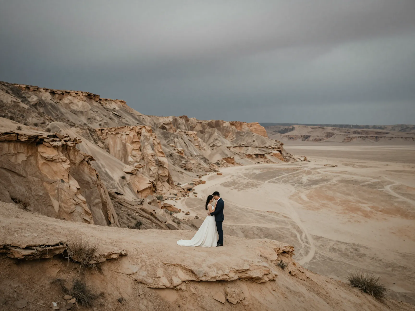 Elopement couple portrait session at a dramatic natural location