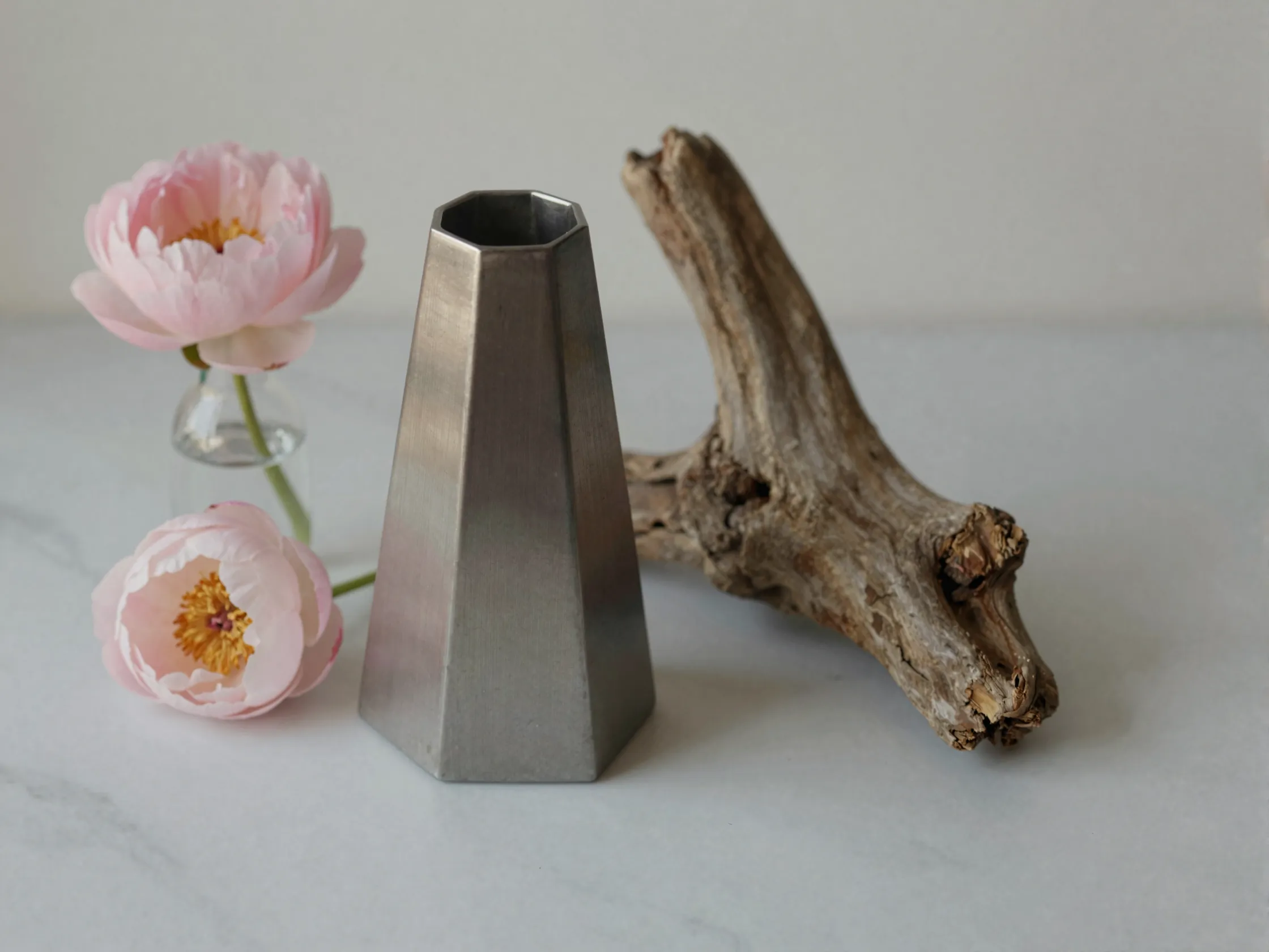 Wedding aesthetic cohesion dominant modern vase supporting elements