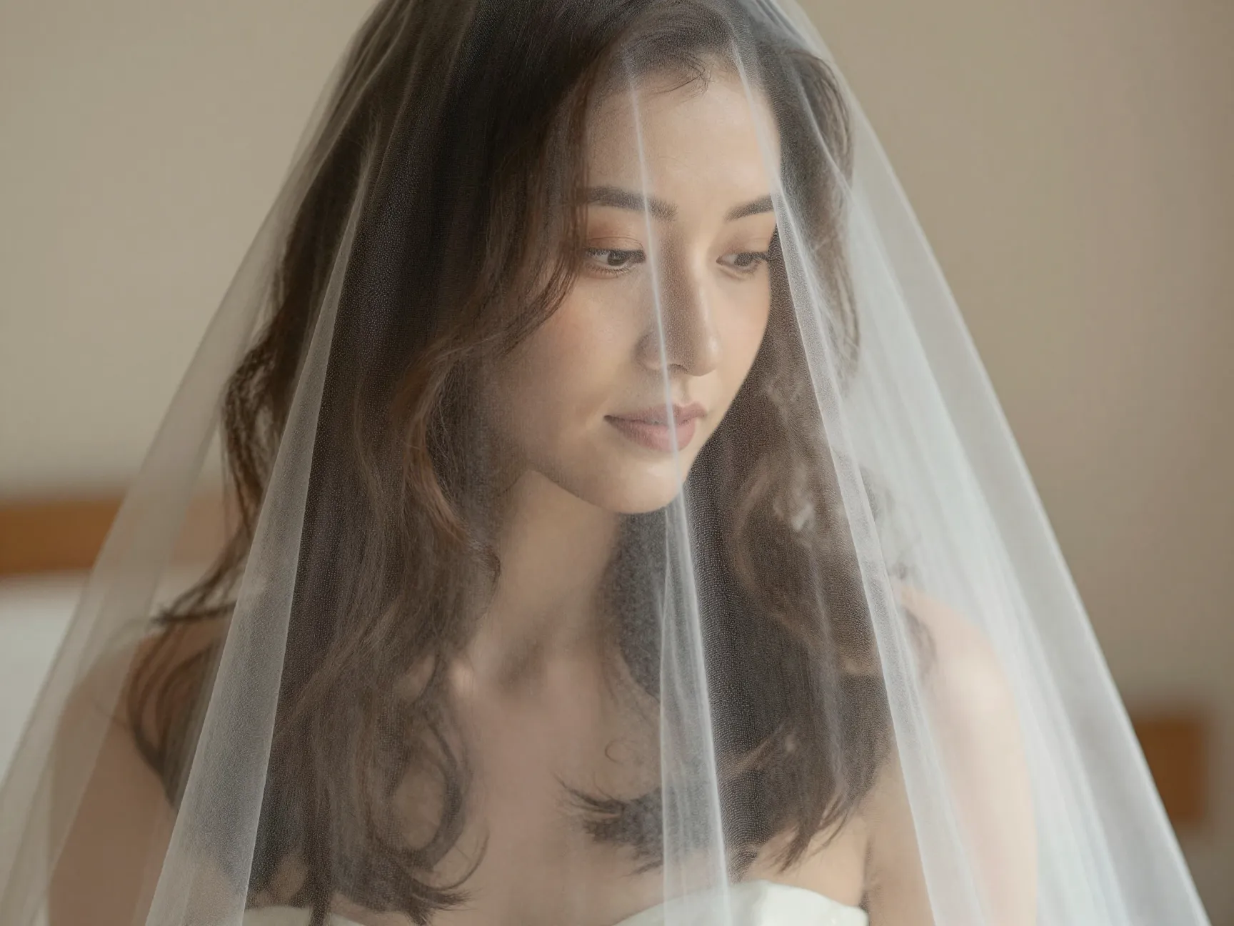 Romantic brushed out waves with minimalist silk edge veil