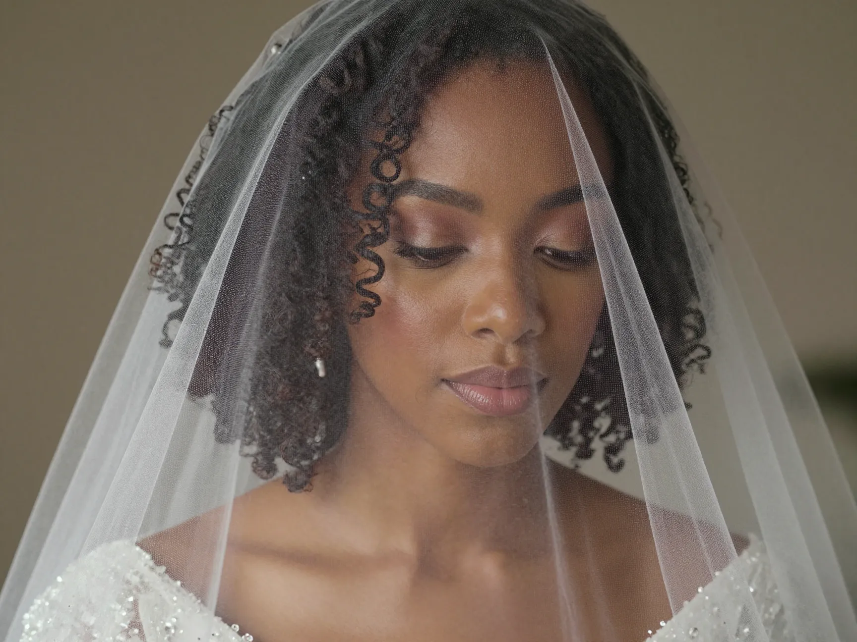 Defined natural curls celebrated with blusher veil