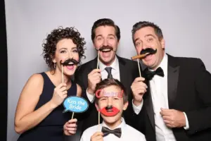 Read more about the article 6 Must-Have Wedding Photo Booth Props for a Hilarious Night