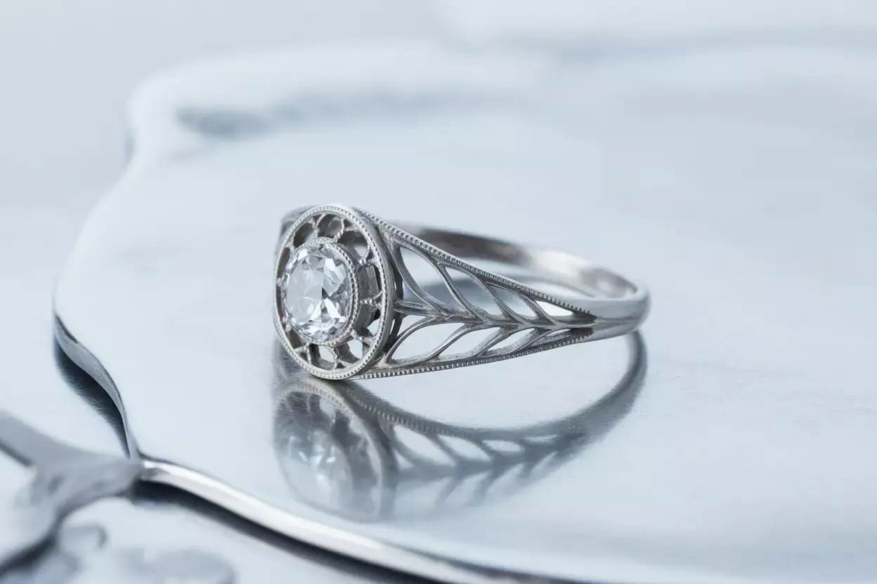 Read more about the article 6 Unique Retro Wedding Rings for a Touch of Nostalgia