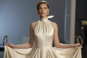 Read more about the article 6 Modern Halter Top Style Wedding Dresses For a Chic Bridal Look