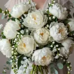 7 Ethereal White Cascading Bridal Bouquets for a Timeless Look