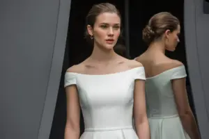 Read more about the article 6 Timeless Scoop Neck Wedding Dresses That Are Forever Chic