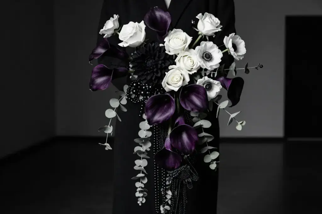 The dramatic black and white bouquet with calla lilies