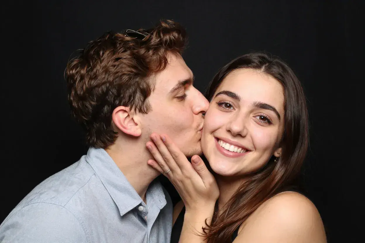 Read more about the article 8 Adorable Photo Booth Poses Every Couple Needs to Try