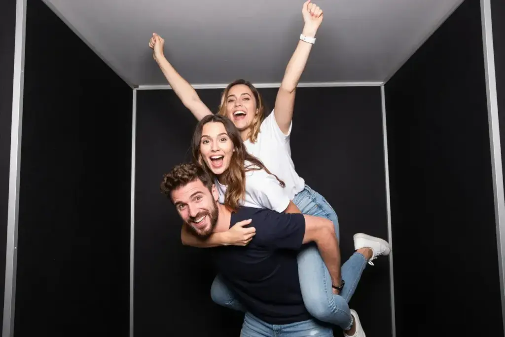 The piggyback surprise energetic couple pose