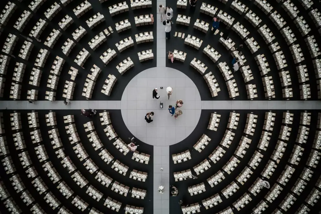Concentric circle table arrangement central dance floor overhead