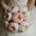 8 Simple & Elegant Bridal Bouquets for the Modern, Chic Bride