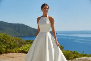 Read more about the article 8 Stunning Halter Neck A-Line Wedding Dresses For a Timeless Look