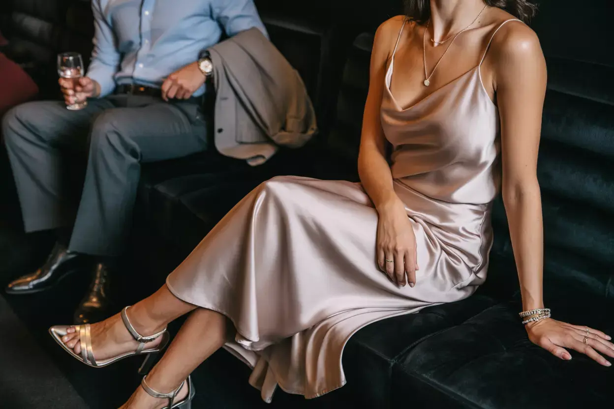 Read more about the article Bridal Shower Attire: 7 Fail-Proof Outfits For Every Guest