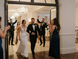 Read more about the article The Perfect Wedding Day Timeline Template (With 8 Sample Schedules)