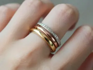 Read more about the article 9 Pretty Wedding Bands That Are as Unique as Your Love Story